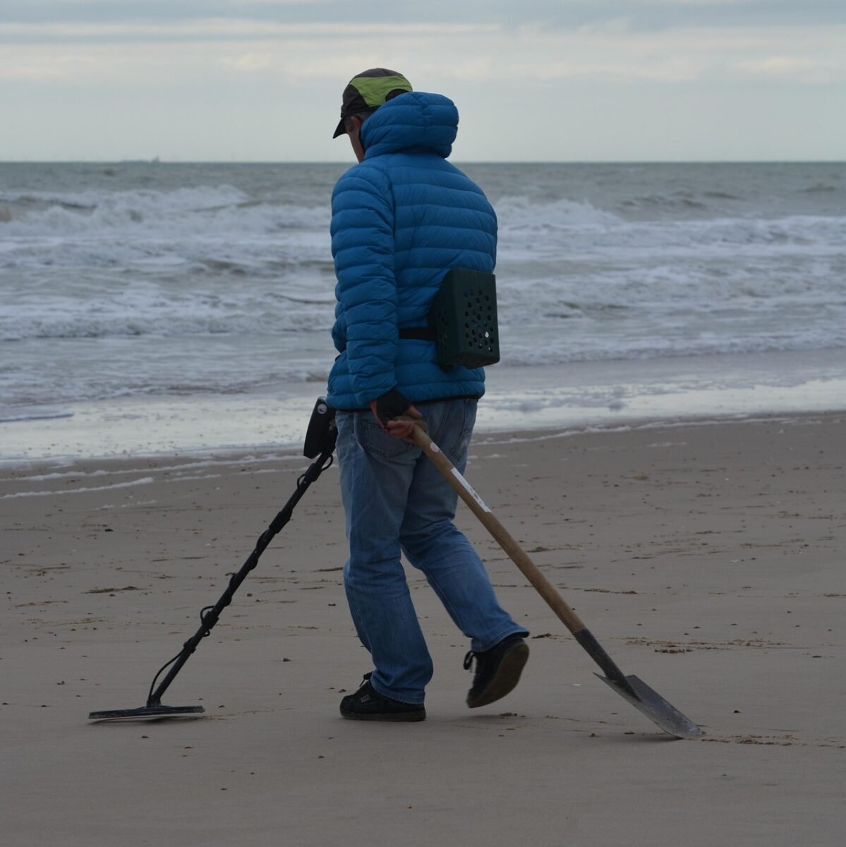 metal detector, fortune hunter, nature, man, people, sea, beach, winter clothes, search